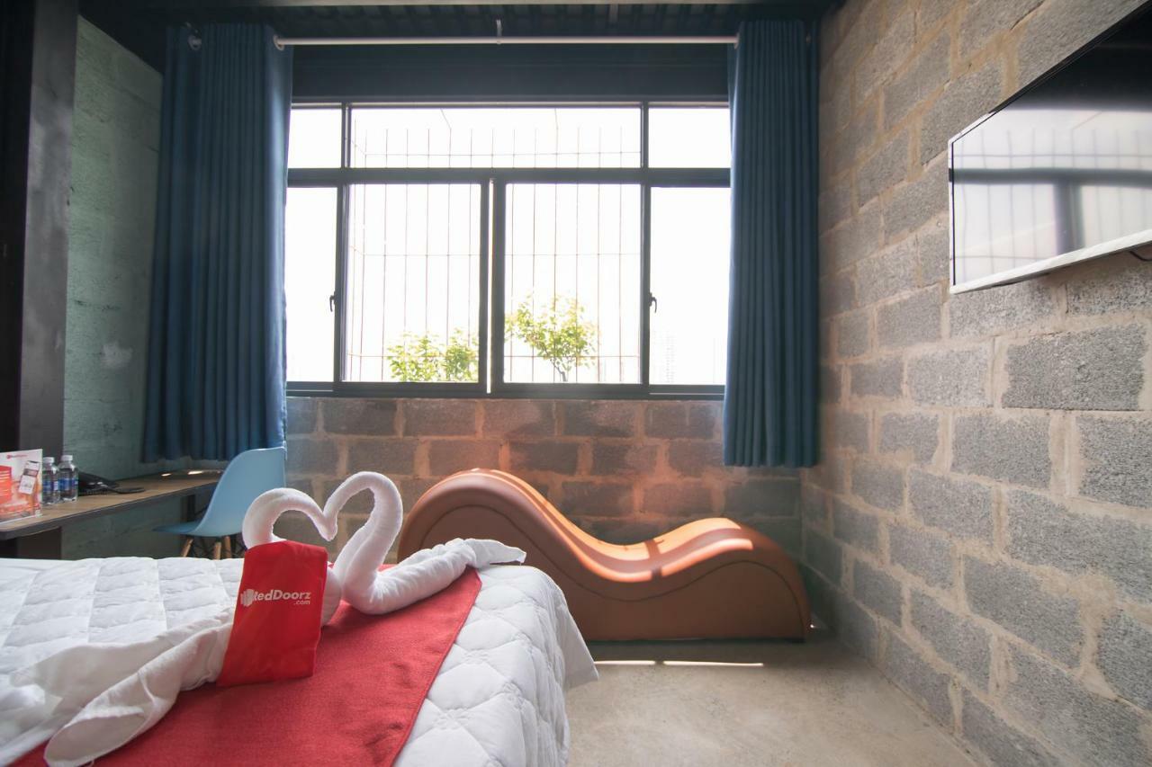 Reddoorz Plus @ Ung Van Khiem Street Хошимин Екстериор снимка